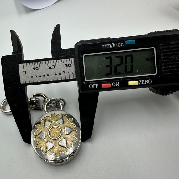 3/$30 Snowflake Clip-On Watch Keychain Bag Charm Hidden Dial Silver Tone - Picture 9 of 11